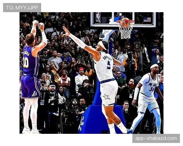 安东尼·戴维斯内线高效挡拆拉开防守差距提升球队得分节奏