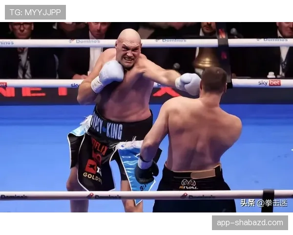 富里这生活跟拳台上判若两人，谁能想到冠军也会翻车在家里？