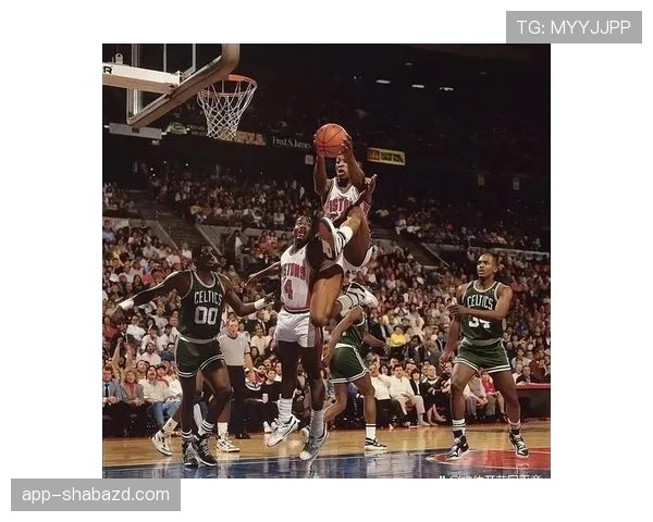 张伯伦内线单打高效主导，对比拉塞尔防守主导篮板