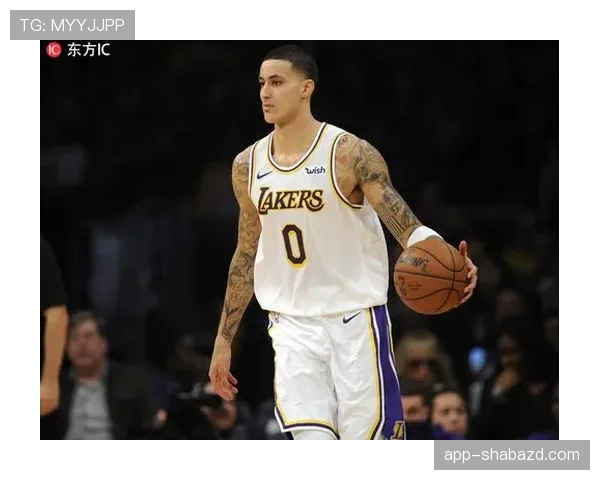 库兹马无球掩护拉开空间助力湖人稳定得分效率