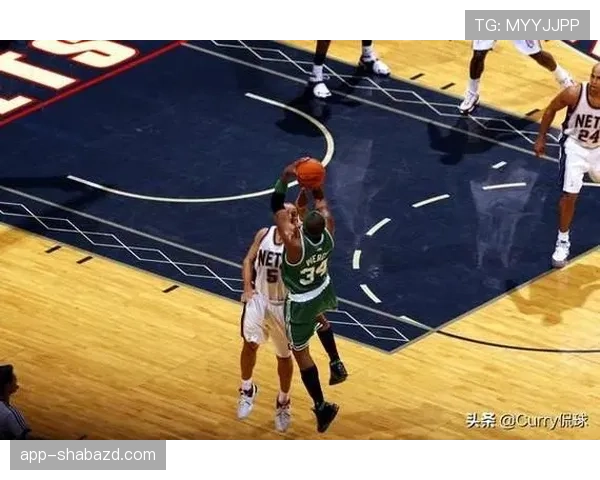防守三秒违例究竟怎么判？看懂NBA规则的关键一步